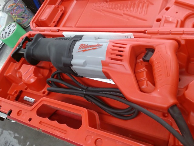 Sawzall a fil milwaukee neuf dans case