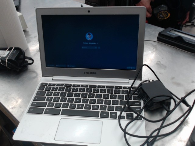 Chromebook argent 12po chargeur