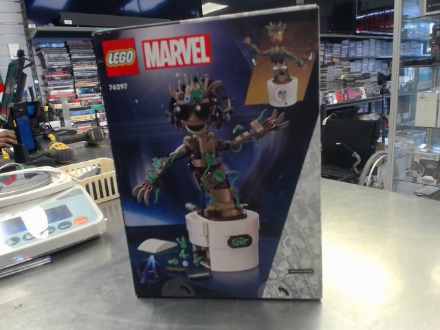 Dancing groot lego