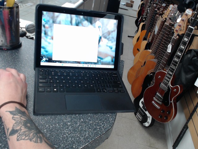 Laptop i5-8250u/8gb ram/256ssd
