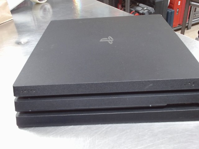 Console ps4 pro 1tb + man