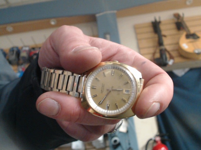 Montre auto date