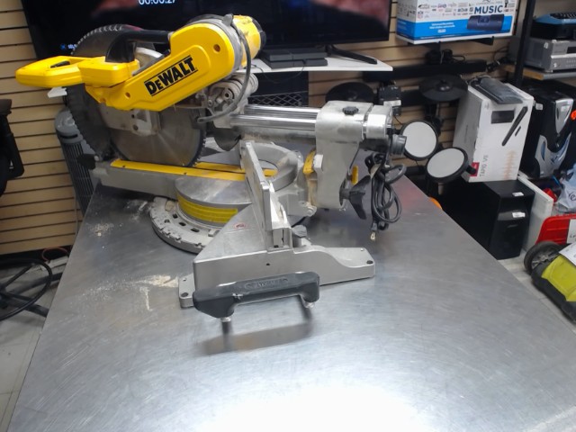 Scie a onglet 12'' dewalt