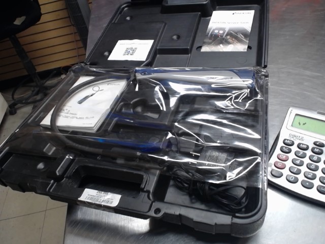 Refrigerant leak detector dans case