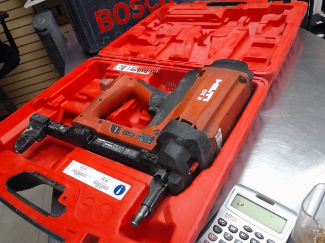 Cloueur � gaz hilti gx 2 dans case