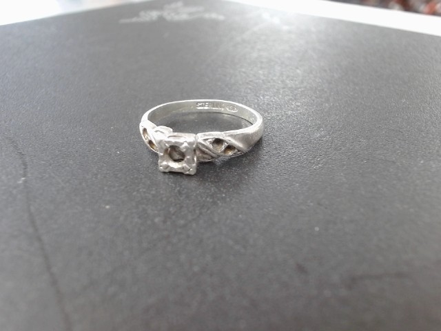 Bague en silver manque pierre