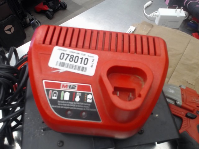Milwaukee chargeur 12v