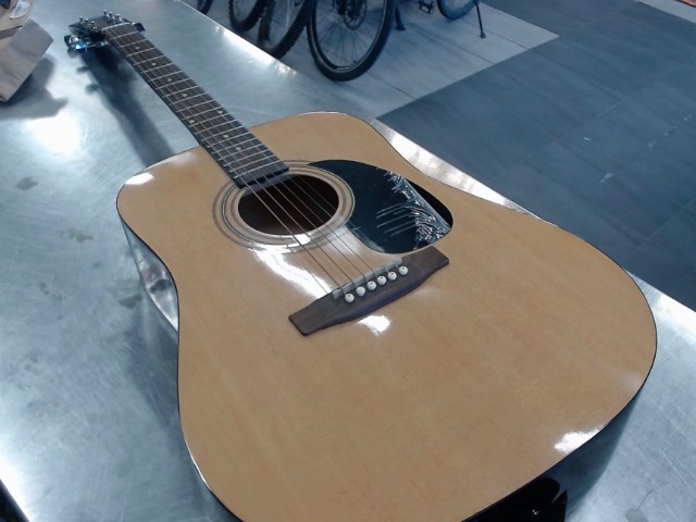 Guitar acoustique + attache