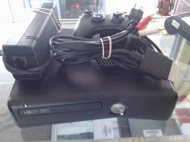 Xbox 360 500gb avec acc et man