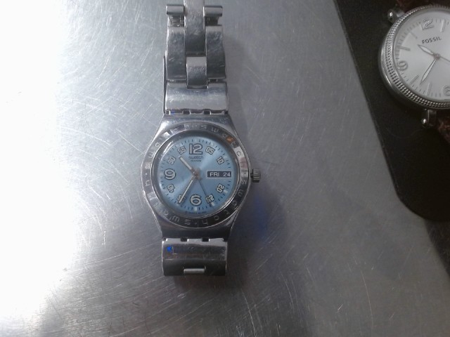 Montre swatch silver avec foond bleu