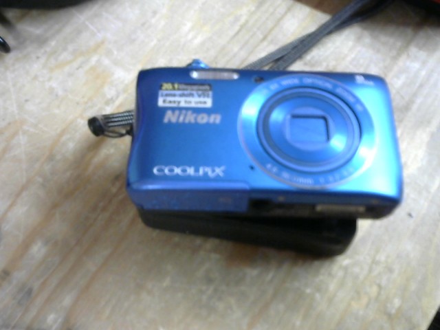 Camera photo et video canon coolpix