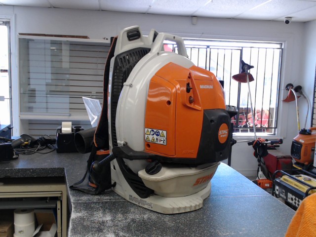 Backpack blower a gaz