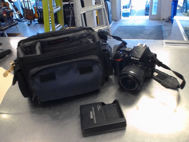 Camera nikon d3500 + lens + acc ds etui