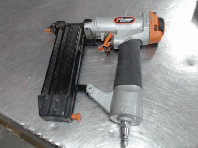 Cloueuse finition a air