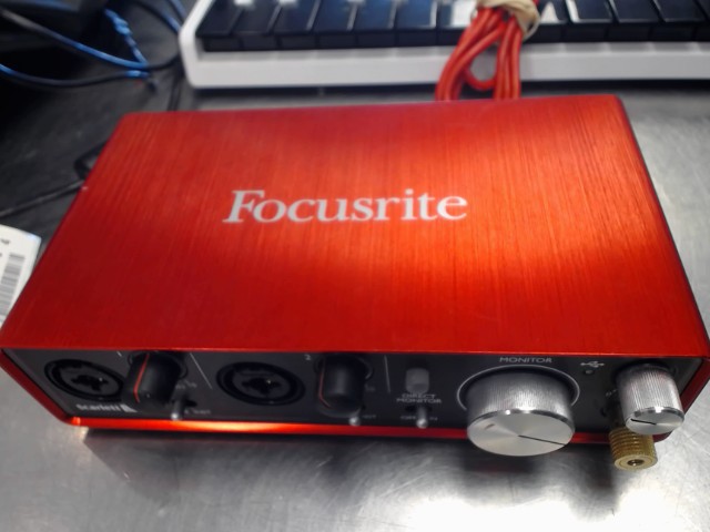 Carte de sons scarlett 2i2