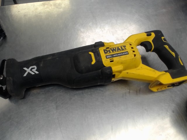 Scie va et vien dewalt