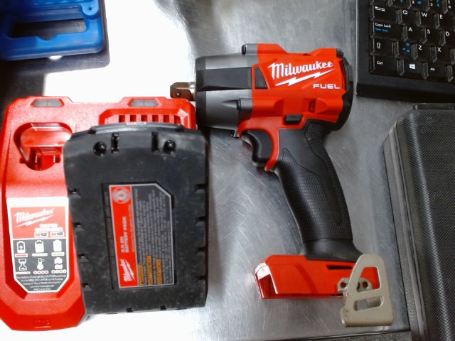 Milwaukee 1' impact+battery+chrgr+bits