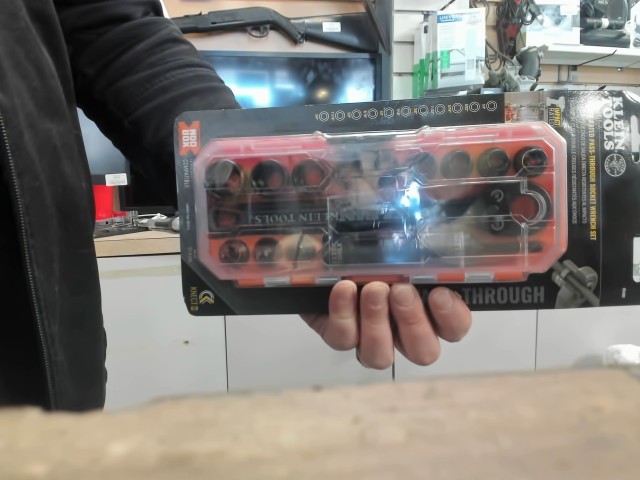 Kit ratchet impacting socket