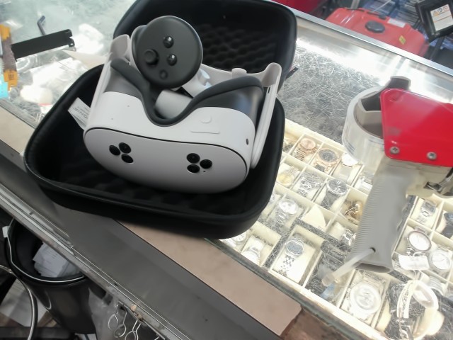 Meta quest 3 avec manette et case