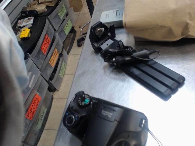 Camera 16mp + 3 batt + 2charg+ pied