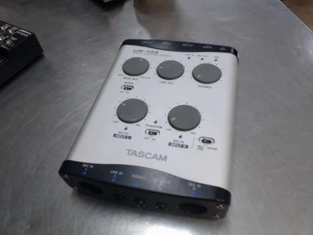 Appareil de music tascam