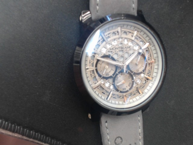 Montre quartz chronograph gris noir