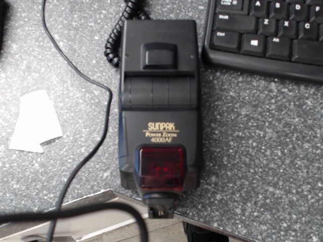 Flash electronique shoe mount