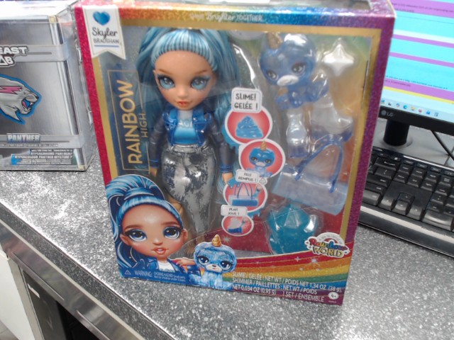 Rainbow high blue bell en boite