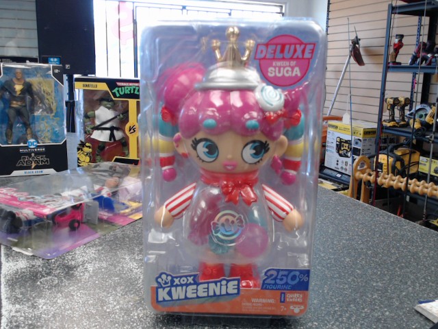 Kweenie suga deluxe figurine new