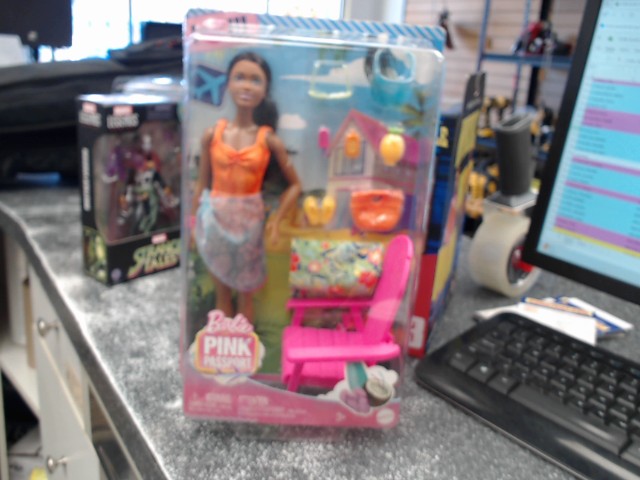 Barbie pink passprt figurine new