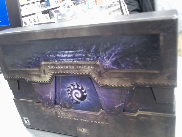 Bundle starcraft 2 collector brand new