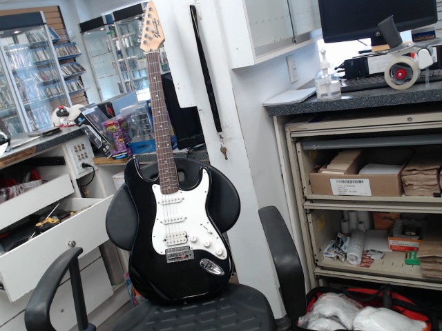 Fender starcaster noire + etuit