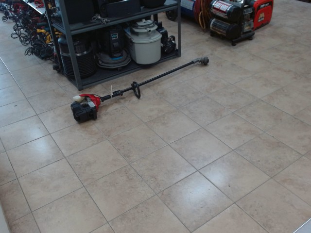 Weedeater a gaz rouge