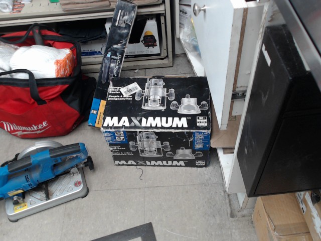 Plunge fixed base router set