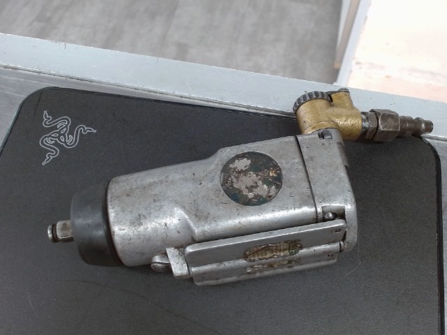 Cl� a chocs pneumatique a corps droit