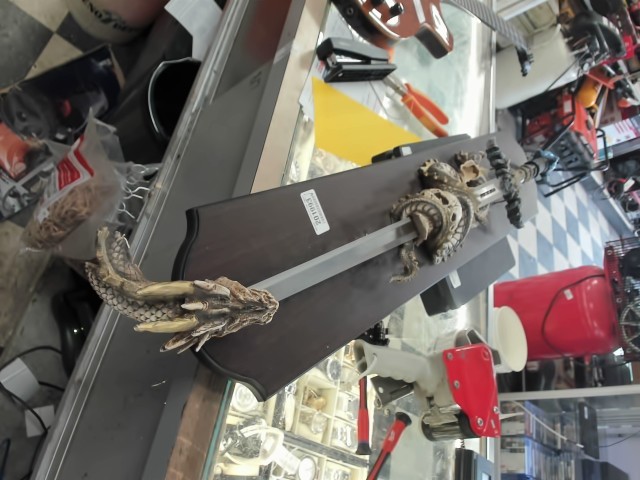 Epe sur cadre avec crane