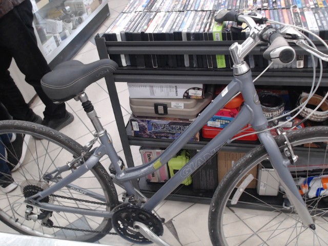 Velo gris et blanc de 2008