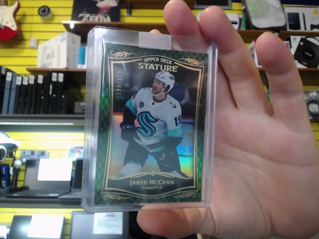Upper deck stature 296/375