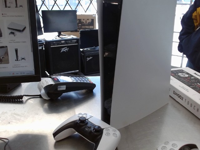Ps5 avec une man et acc