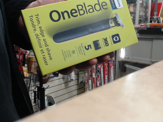 One blade razoire ds boite
