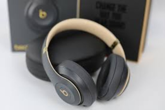 Wireless headphones beats studio 3