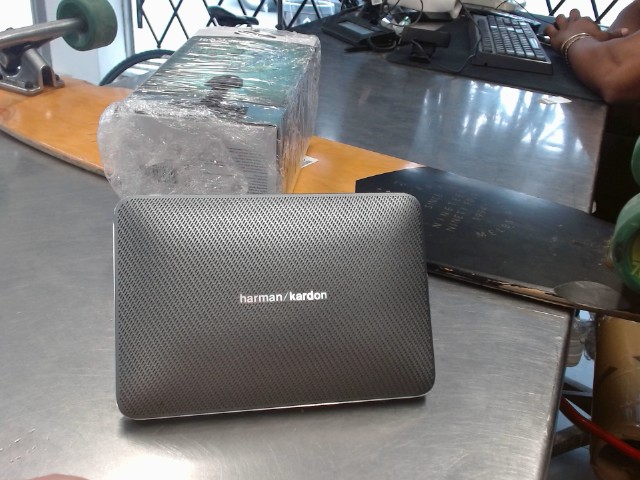 Speaker harmon kardon bluetooth
