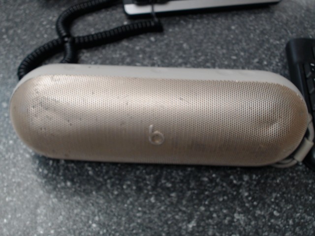 Beats pills speaker (dmg)