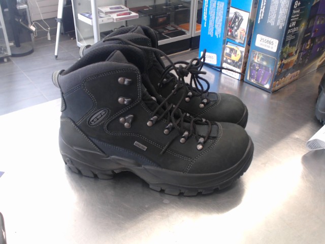 Chaussure de securit� goretex size 8