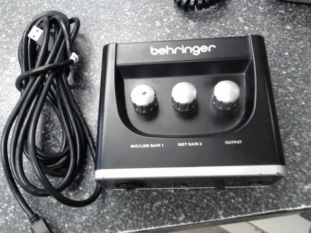 Audio interface u-phoria um2