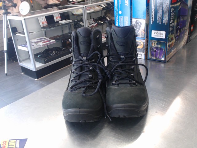 Chaussure de securit� goretex size 8