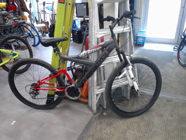 V�lo de montagne double suspension