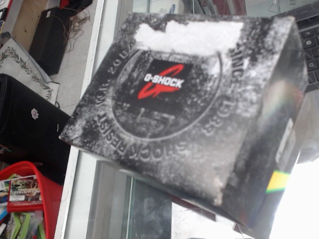 Montre g-shock red&black dans la boite