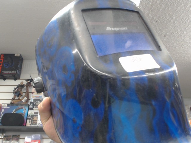 Welding helmet snapon blue skulls