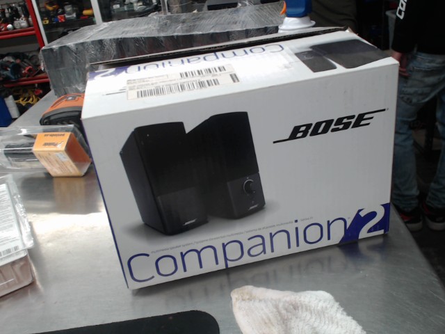 Deux speaker bose dans boite